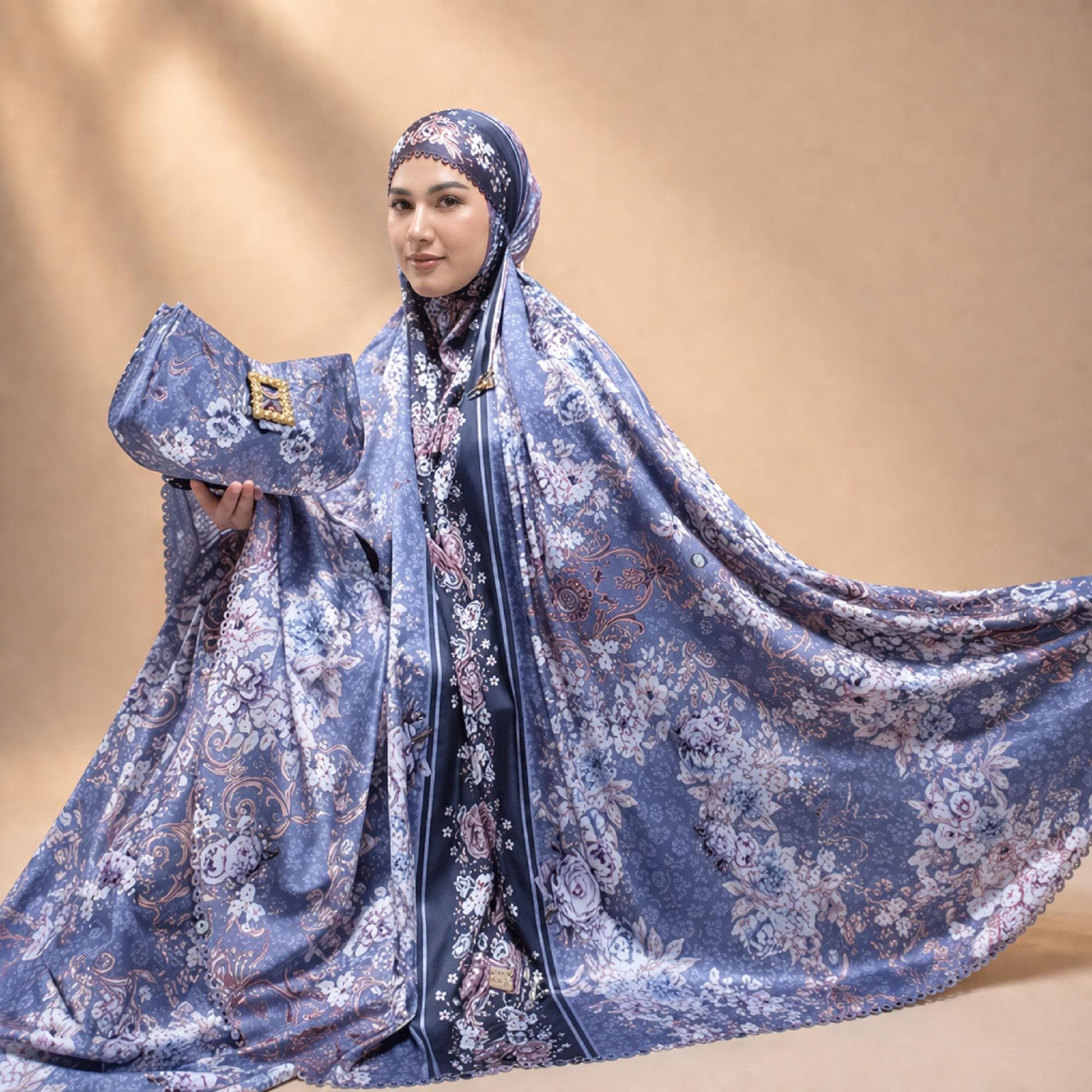 Silk Mukena Prayer Set with Travel Bag โ 2-in-1 Design - image 4