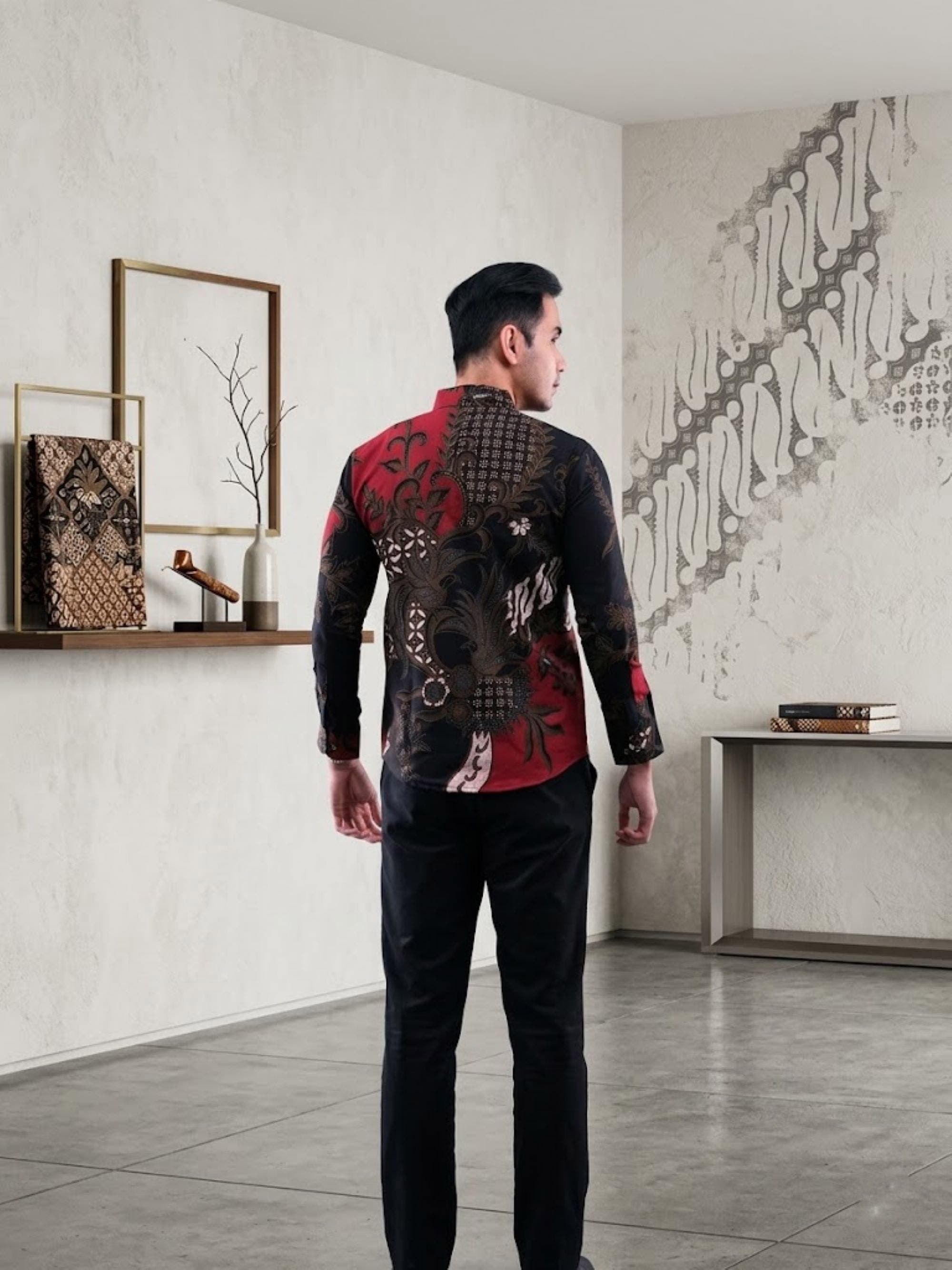 Handmade Javanese Batik Men's Shirt – Red Black Bird Motif Cotton Slim Fit - image 3