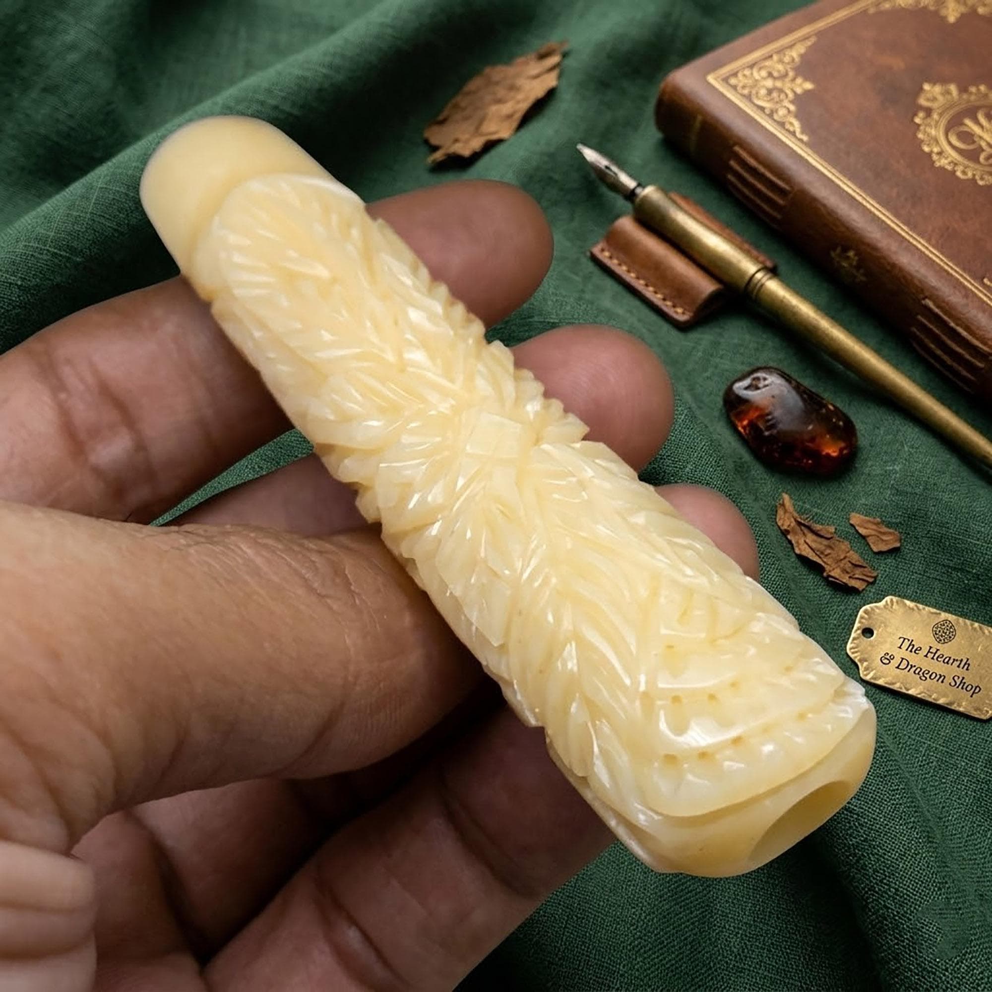 Hand-Carved Flower Bone Smoking Pipe - 7-8cm Vintage Style Tobacco Holder Artisanal Floral Carving Bone Accessory -  Handcrafted Gift