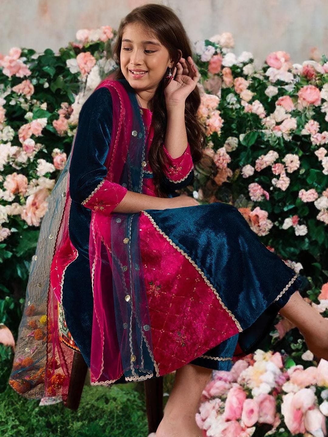 Girls Velvet Wedding Set | Sequinned Kurta Trousers Dupatta - image 3