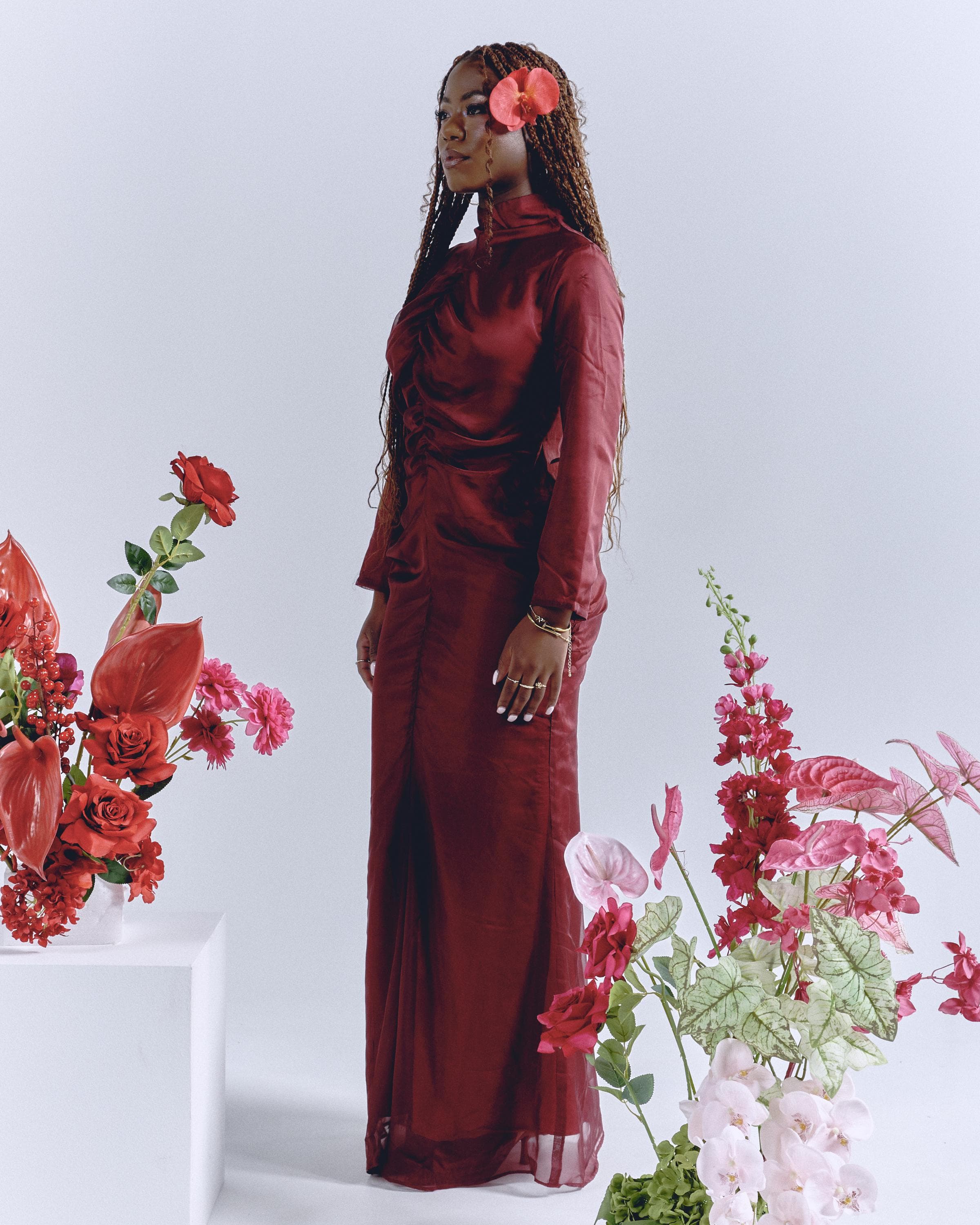 Elegant Gathering Front Dress, Sleek Silhouette - image 4