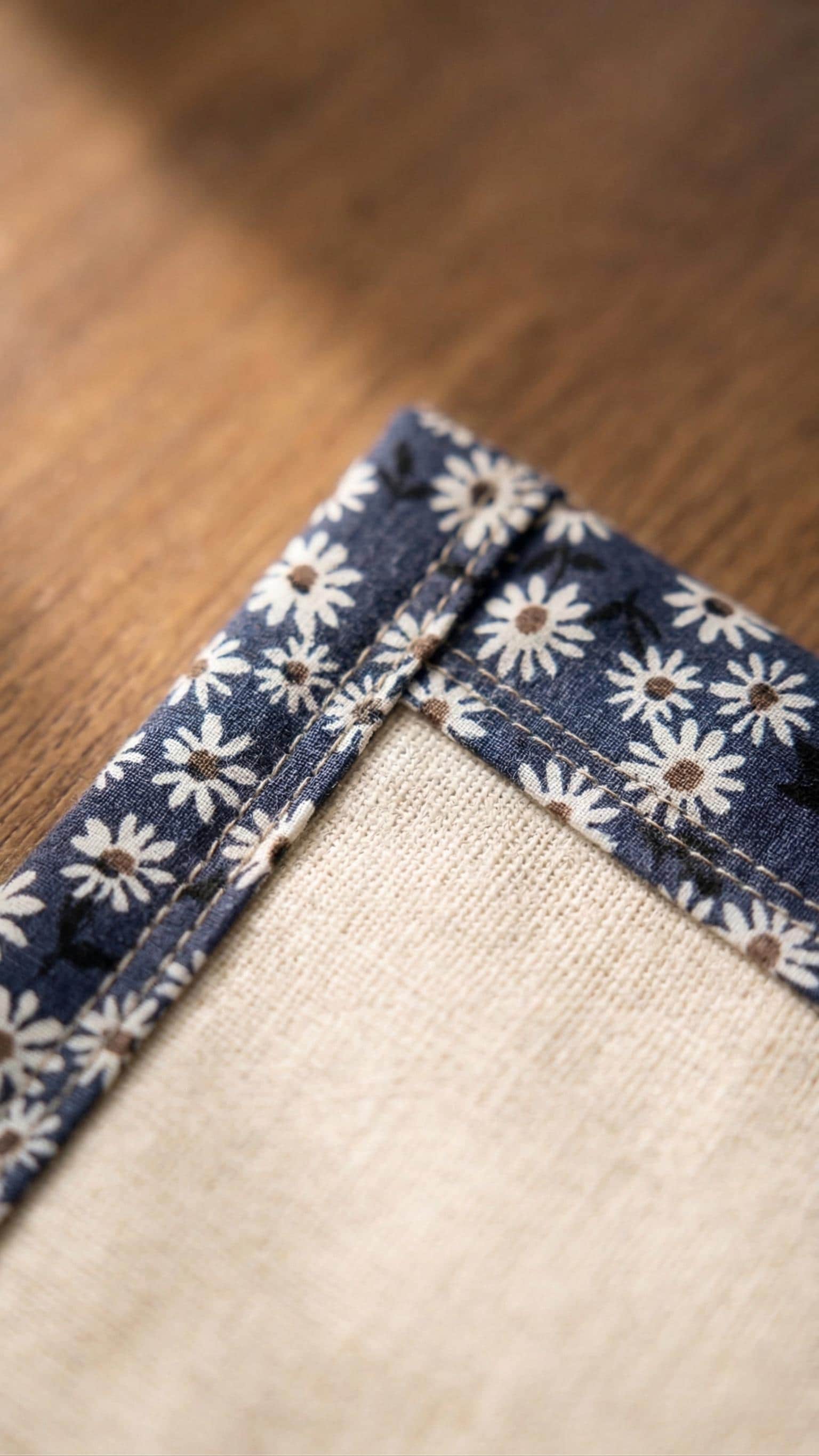 Minimalist Linen Prayer Mat, Daisy Floral Edge Sejjadah, Compact Travel Rug (70x110 cm) - image 5