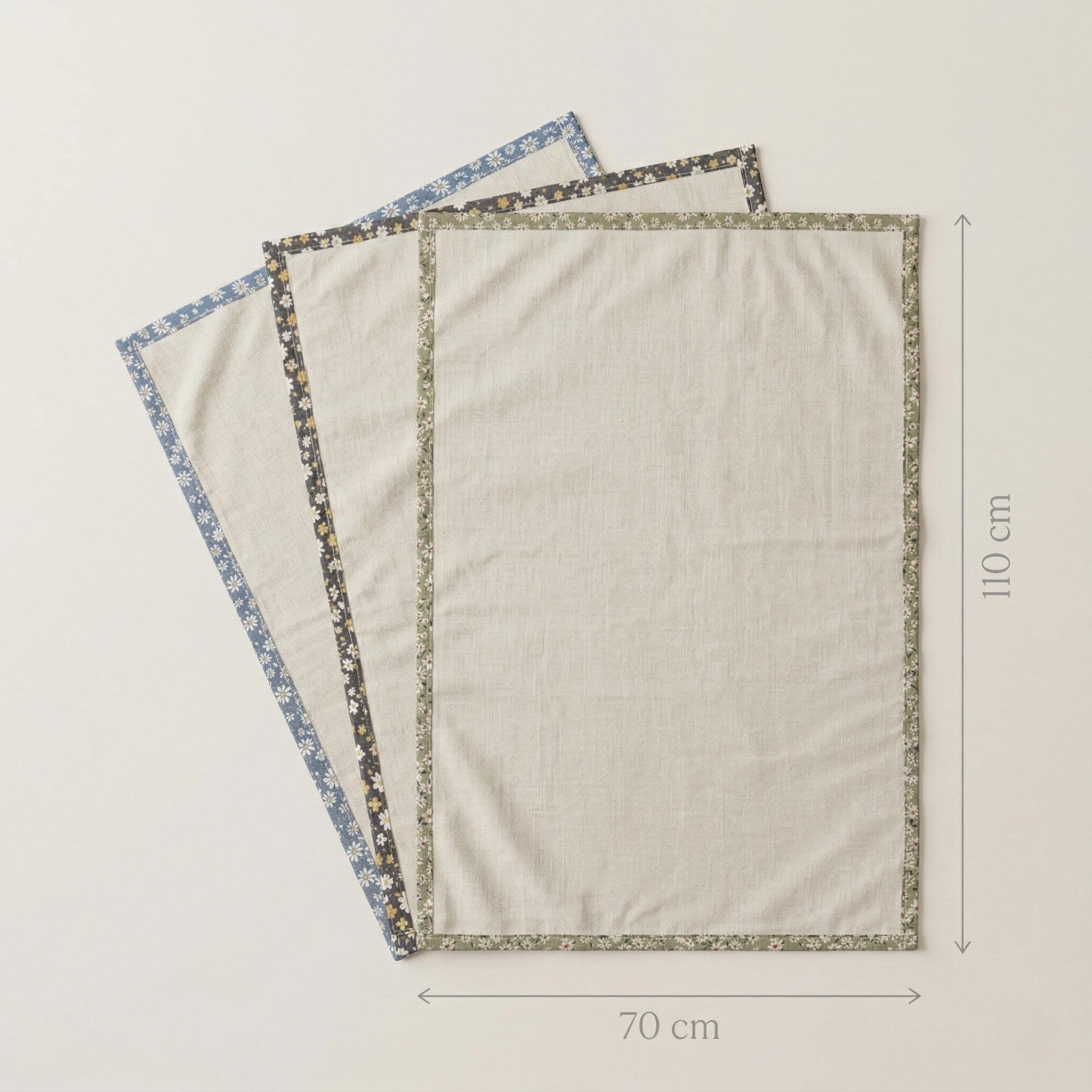 Minimalist Linen Prayer Mat, Daisy Floral Edge Sejjadah, Compact Travel Rug (70x110 cm) - image 3