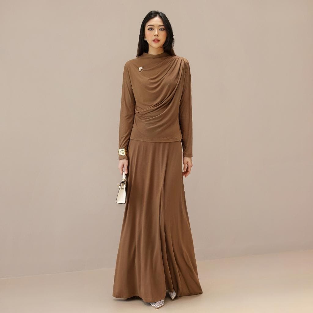 Ciara Flowy Skirt Set, Luxury Viscose Modest Two Piece Outfit, Elegant Wavy Top & Maxi Skirt Set