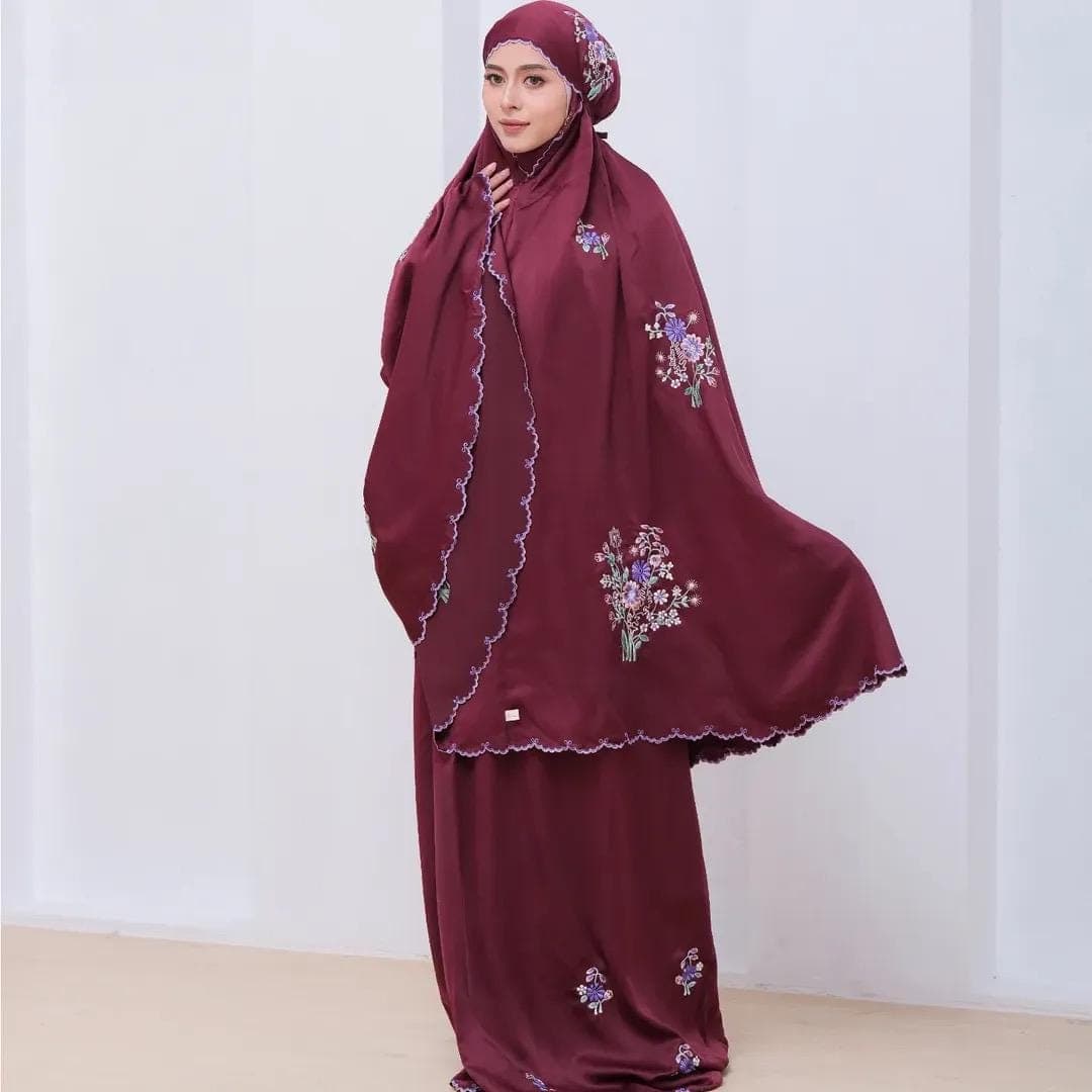 Organic Silk Mukena Set – Hand-Embroidered Prayer Set with Mat & Bag - image 5