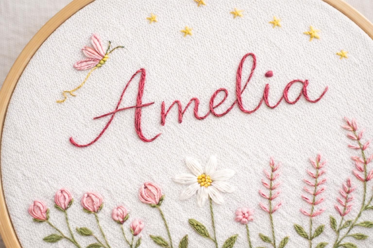 Carefully hand-stitched details on premium duck linen fabric