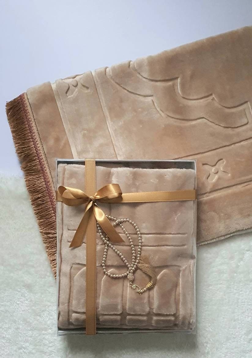 Prayer Rug Gift Set: Soft Wide Mat, Tasbeeh & Quran - image 5