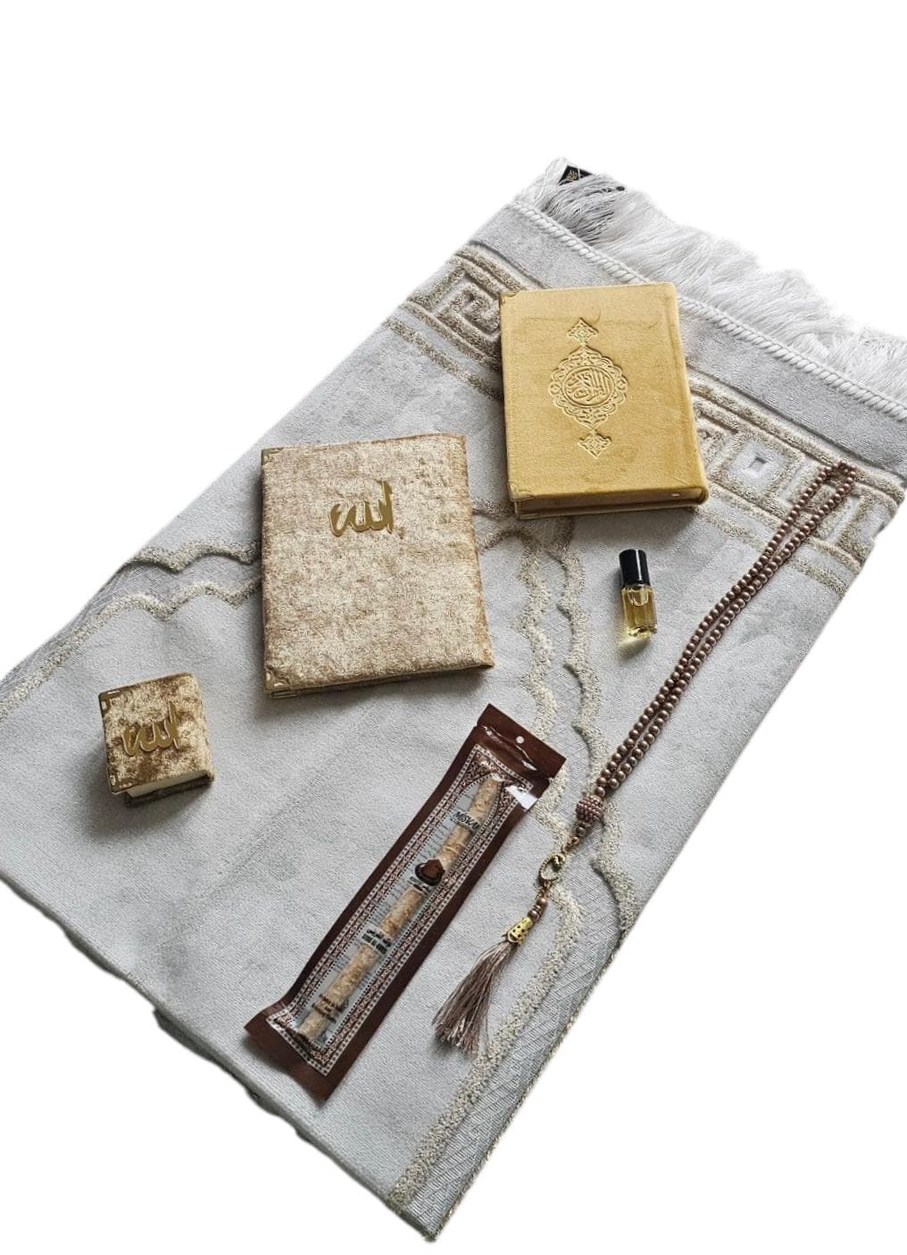 Personalised prayer mat, Customised prayer mat, Personalized prayer rug, Customized prayer rug with quran, Muslim Wedding Gift for Him Her, Ramadan Eid Mubarak Umrah Hajj Islamic Wedding, kuran, kurani kerim, Quran al kareem, mushaf, Prayer rug with name, plain, velvet & single color, personalized prayer rug, Isimli seccade, سجادة مع الاسم , Islamic Gift Set Muslim Gift Islamic Wedding Gift Birthday Gift Umrah Gift,Ameen gift,  Moshaf, Coran