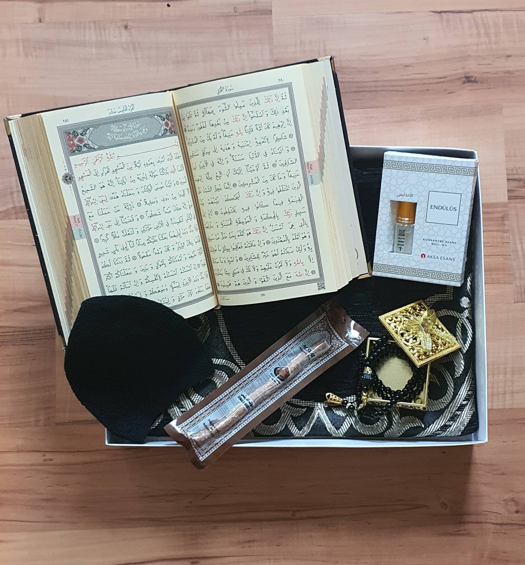 Personalized Black Ramadan Gift Set: Embroidered Quran, Prayer Mat & Beads - image 4