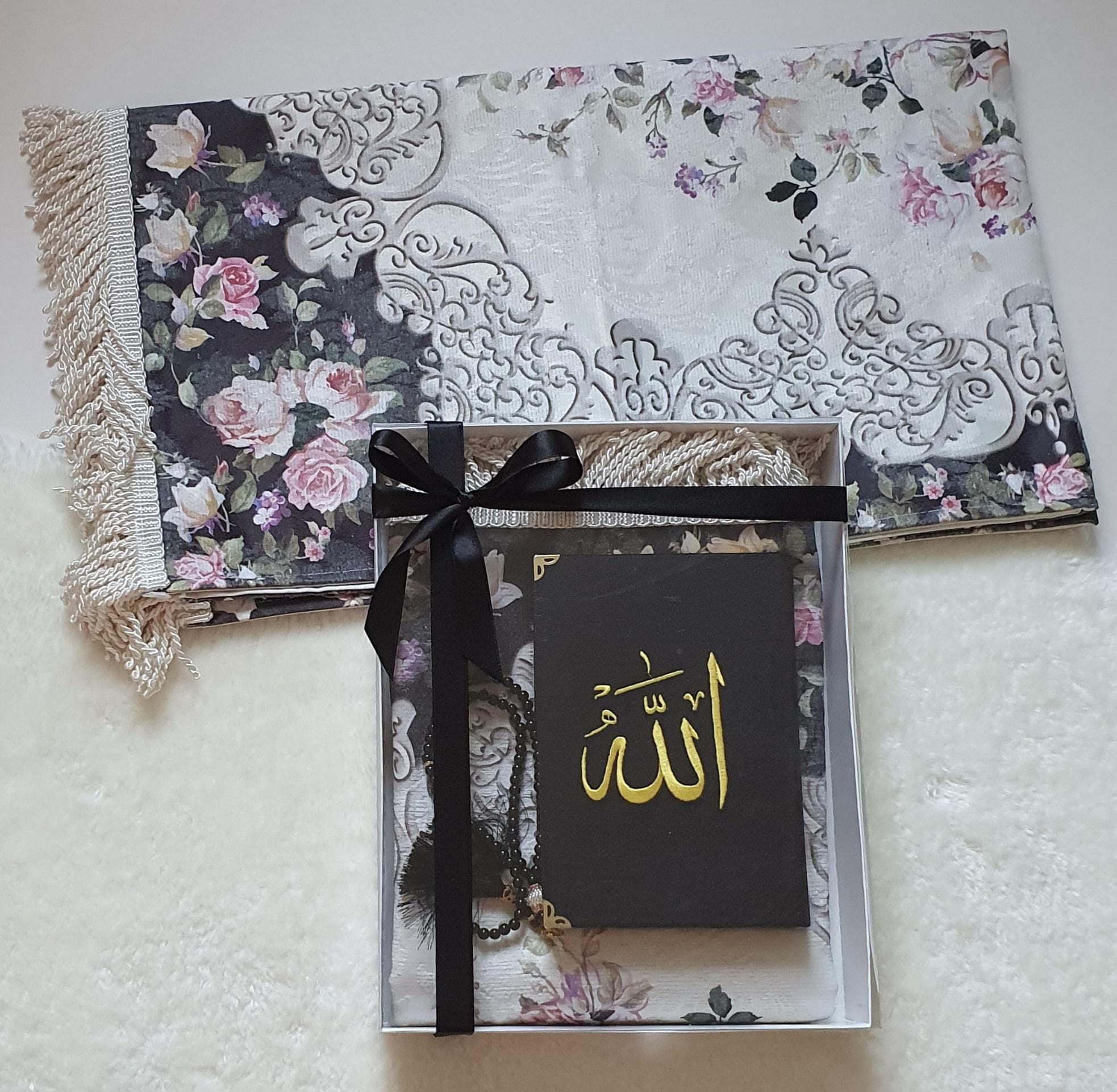 Custom Quran Gift Set: Velvet Quran, Prayer Rug & Tasbih